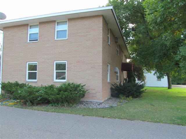 Building Photo - 665 Ash St