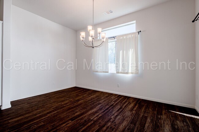 Building Photo - 4 Bedroom/3 Bath Home with Office and Paid...