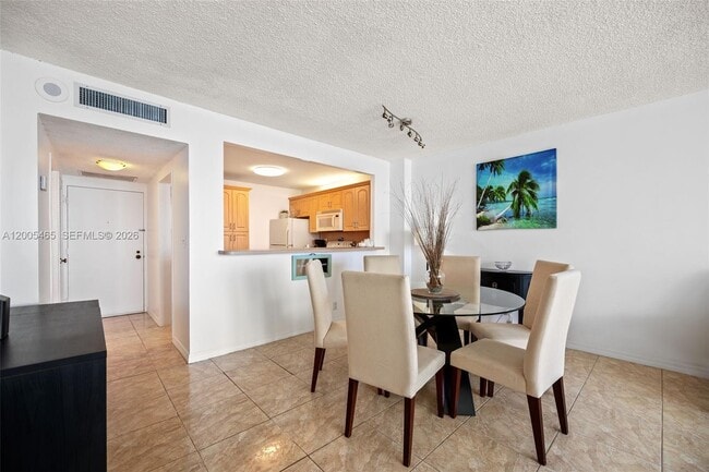 Building Photo - 3725 S Ocean Dr