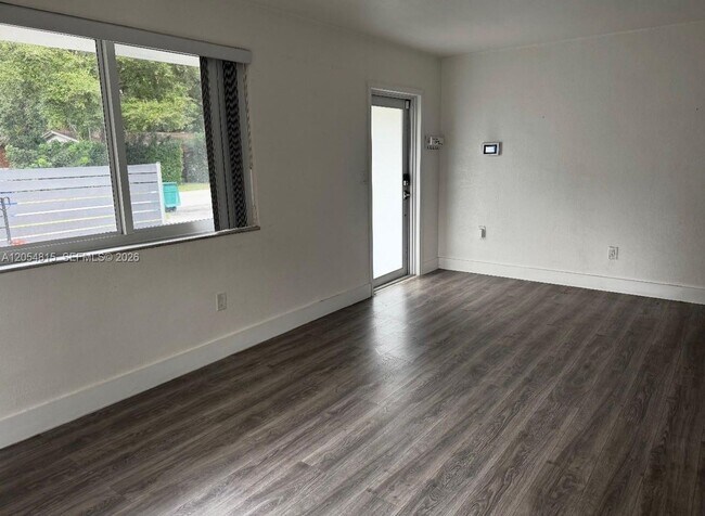 Building Photo - 502 NE 163rd St