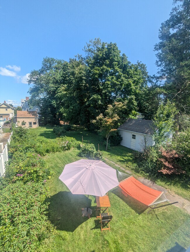 Building Photo - 51 Maple St