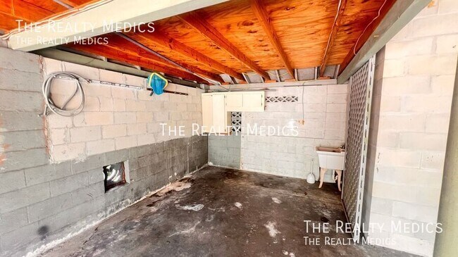 Building Photo - 1807 N Park Ave