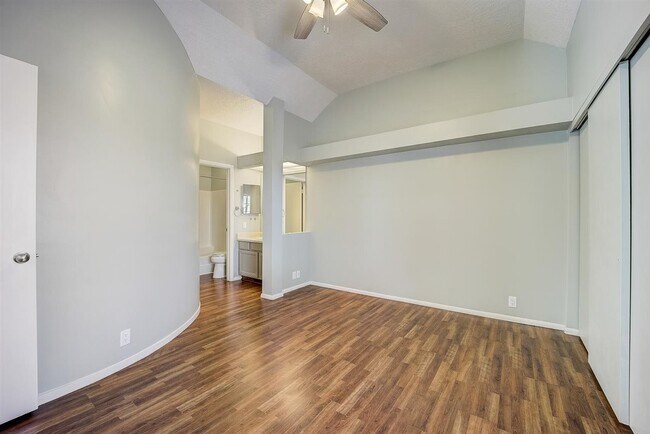 Building Photo - Crosspointe (1458)