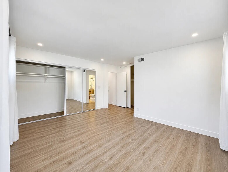 Building Photo - 1326 Wellesley Ave