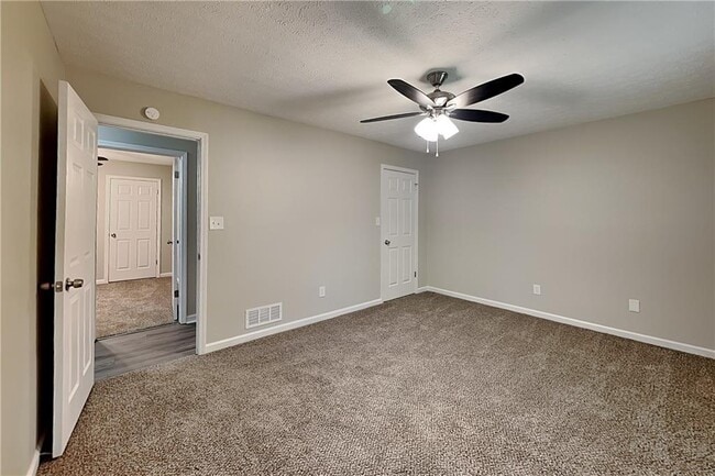 Building Photo - 82 Fox Ridge Ct