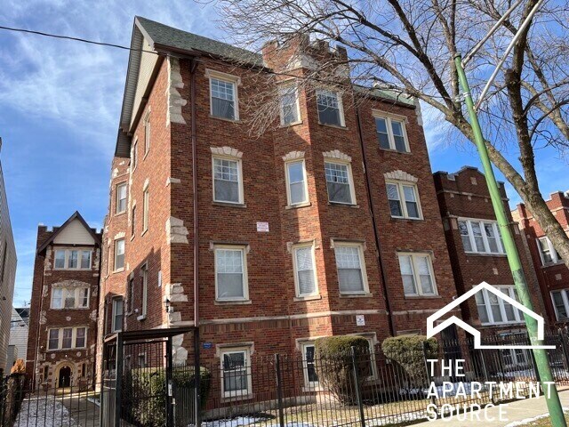 Building Photo - 2440 N Hamlin Ave