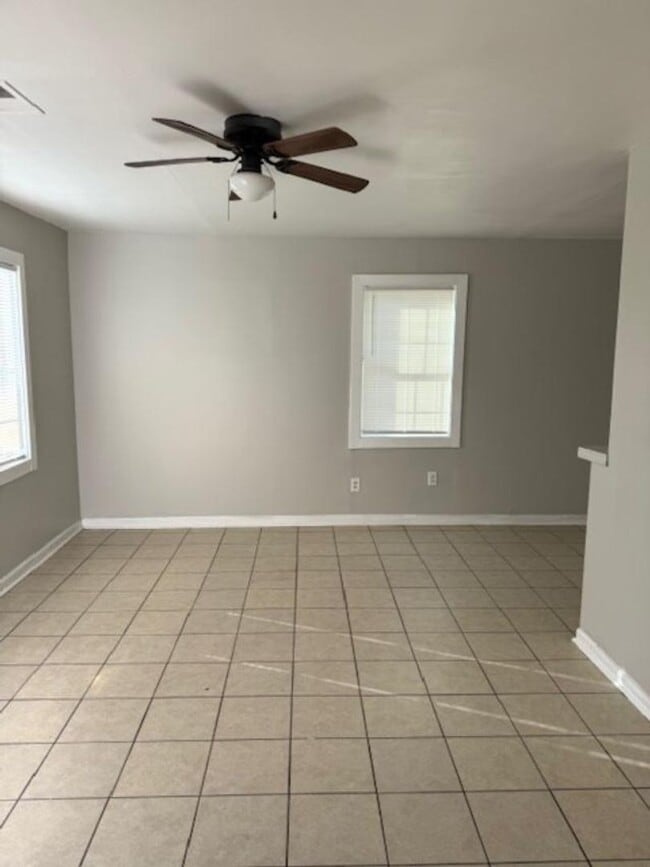 Building Photo - Completely Renovated House in central location