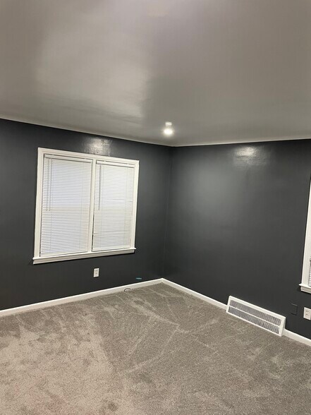 Building Photo - 16271 Lilac St