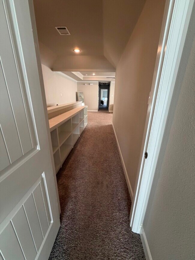 Building Photo - 4610 Center St