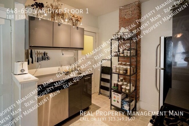 Building Photo - 648-650 Van Dyke Floor 1-