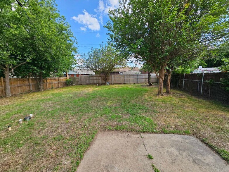 Building Photo - 2728 SW 65th St