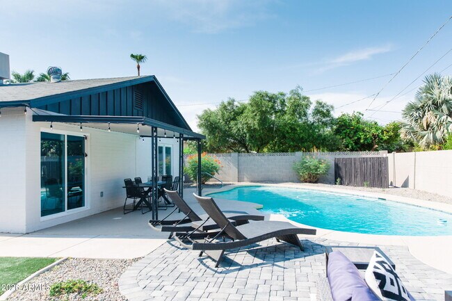 Building Photo - 3425 N 85th St