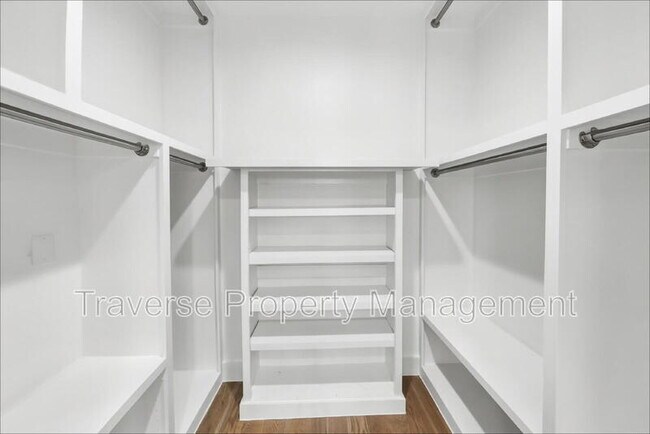 Building Photo - 408 Rayner Ave