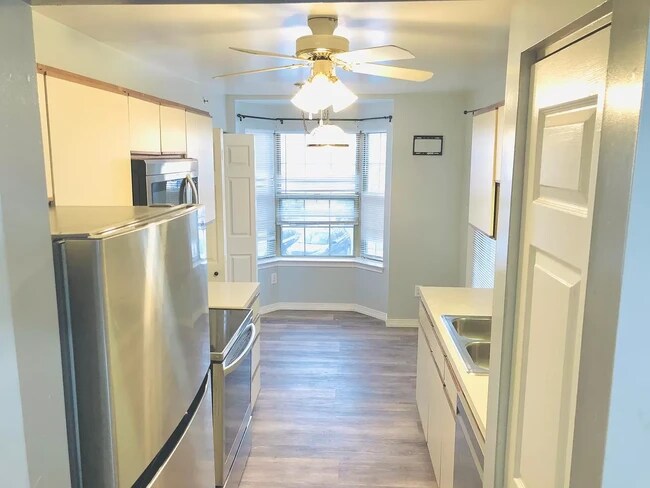 Building Photo - 201 Star Pointe Ct