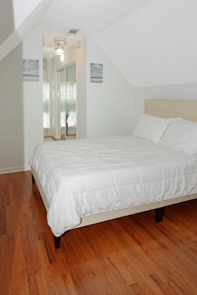 Building Photo - 888 Saddlebred Way