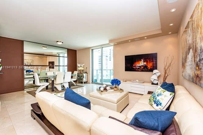 Building Photo - 1331 Brickell Bay Dr