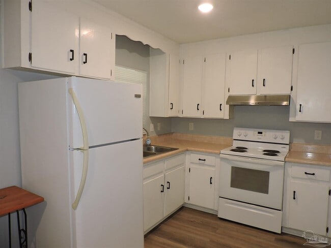 Building Photo - 6970 Woodley Dr