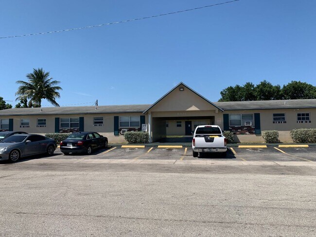 Interior Photo - 6031 Polk St Hollywood, FL 33024