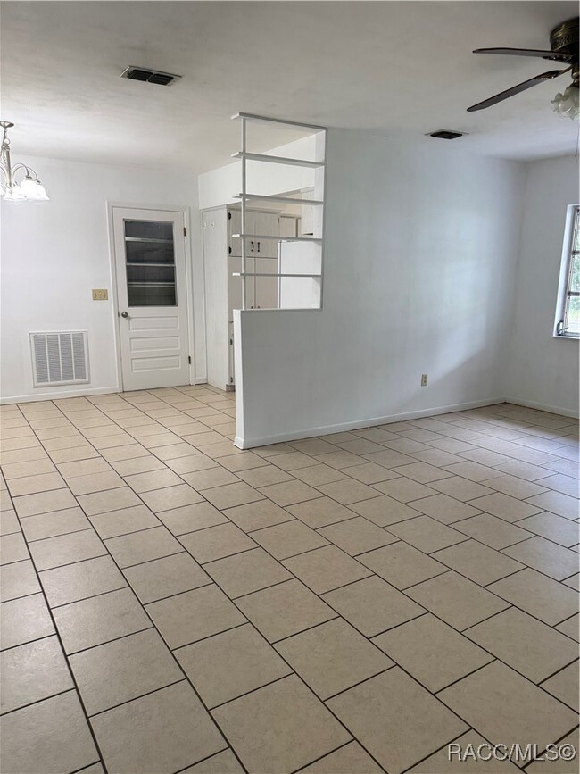 Building Photo - 6106 E Calico Ln