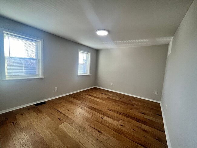 Building Photo - 611 Old Elm St