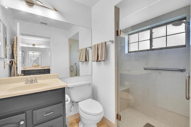 Building Photo - 8099 Cassia Dr