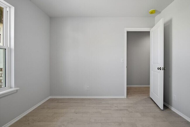 Building Photo - Spacious 4 Bed Home in Owasso – Open Living + Modern Kitchen