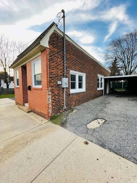 Building Photo - 0 Grove St