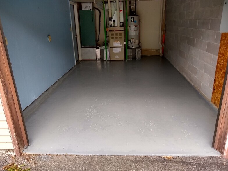 garage - 38 Whispering Pines Rd