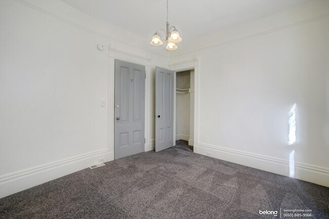 Building Photo - 1618 Grove St