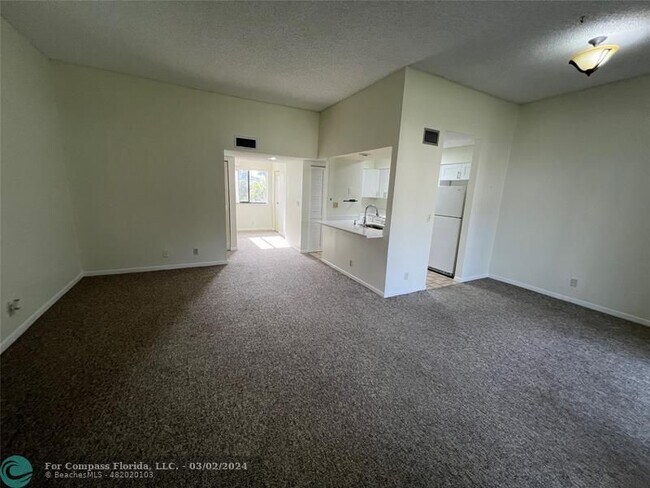 Building Photo - 8166 NW 15th Manor