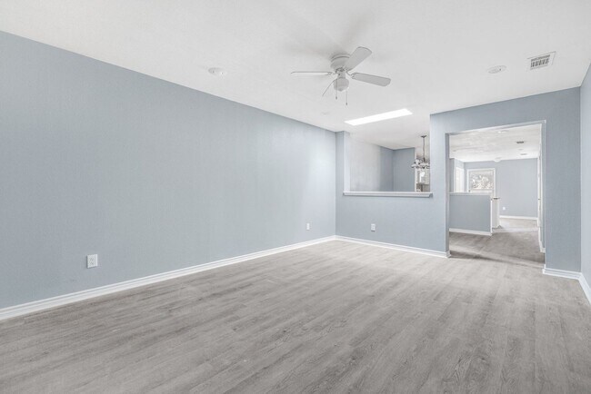 Building Photo - Carriage Place Square