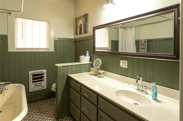 Building Photo - 340 E 3rd St