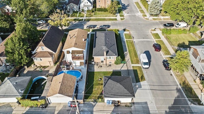Building Photo - 3353 N Ozanam Ave