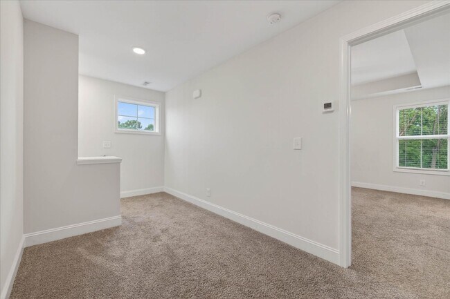 Building Photo - 4 Bedroom Pet Friendly Home For Rent with Club House, Comm. Pool, & Comm Gym Access!