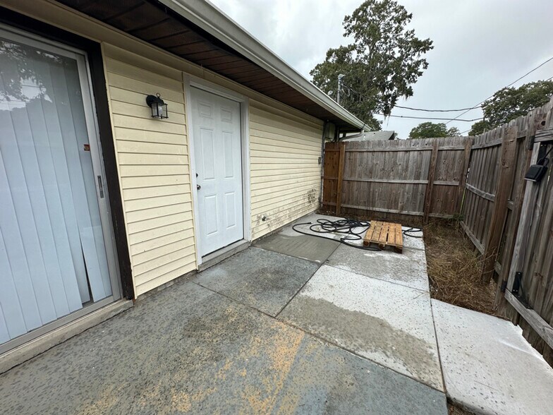 Building Photo - 3950 SE 19th Ave