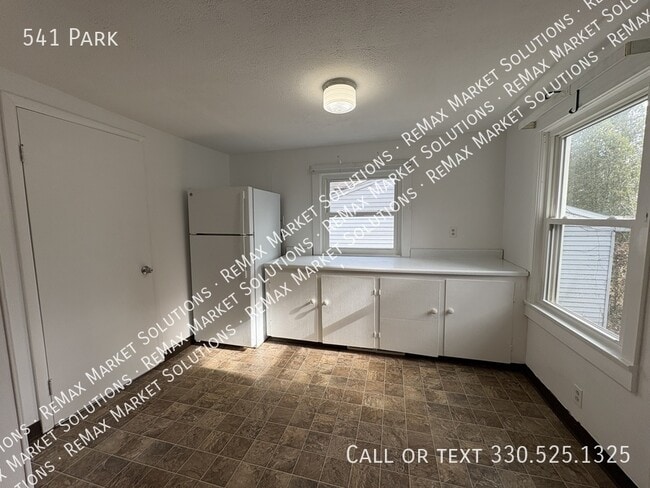 Building Photo - 541 Park-
