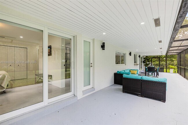 Building Photo - 17460 SW 85th Ave