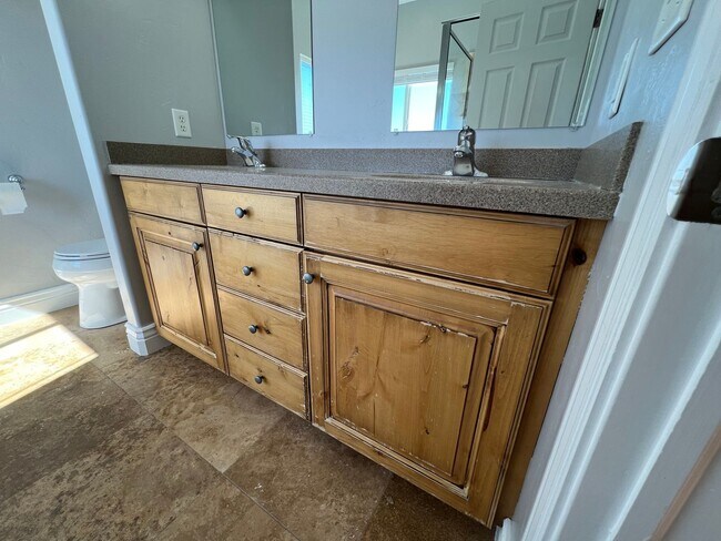 Building Photo - Beautiful Stockton Home with Stunning Mountain and Valley Views