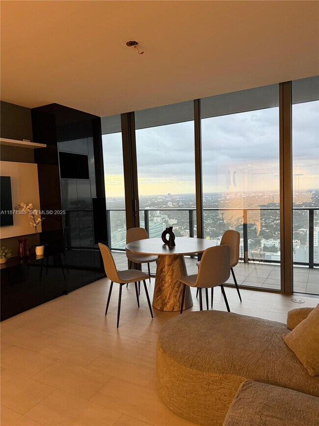 Building Photo - 1000 Brickell Plaza