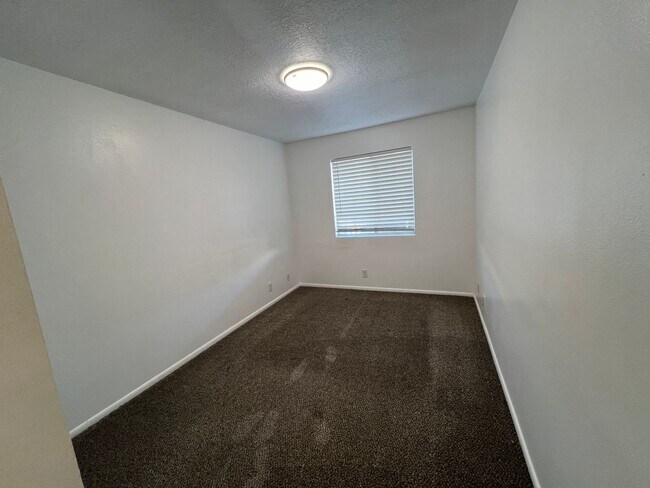 Building Photo - 3 Bedroom - 2 bath Condo in Cedar Cove