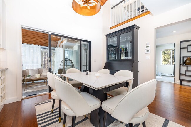 Building Photo - 9 Belshyre Ct