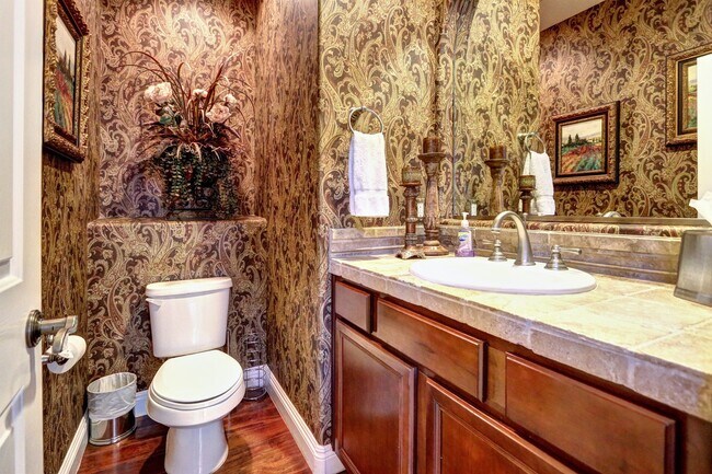 Building Photo - 1318 Surrey Downs Ln