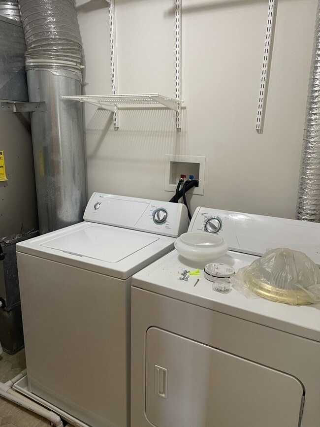 Building Photo - 160 Concord Dr S