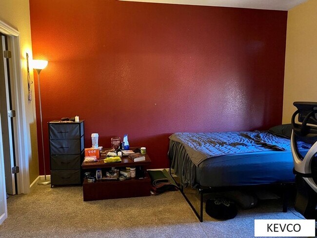 Building Photo - Three Level Townhouse with Attached Two Car Garage!