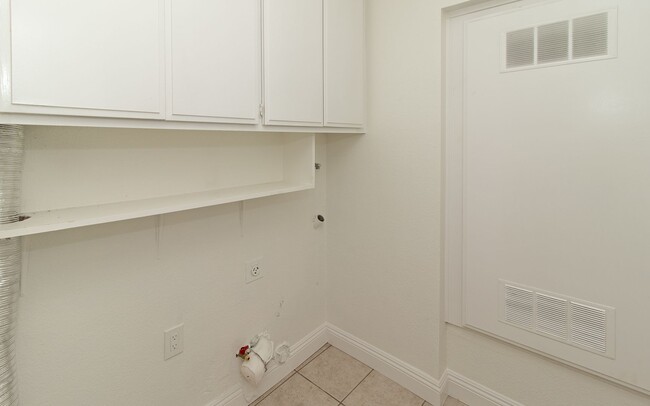 Building Photo - Newly Renovated 4 Bedroom In Oceanside!