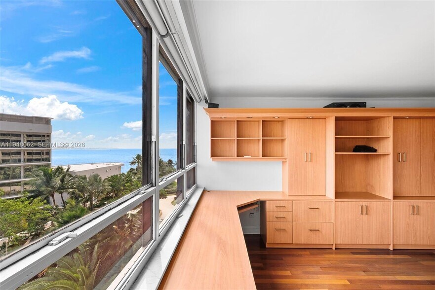 Building Photo - 3 Grove Isle Dr