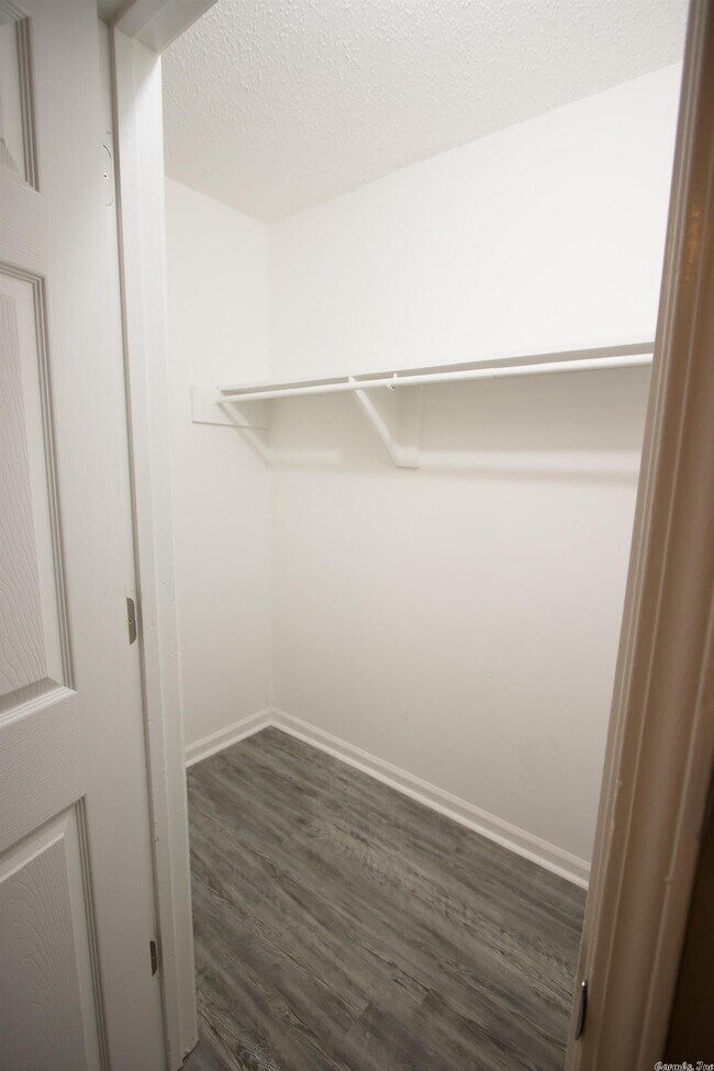 Building Photo - 1800 Labette Manor Dr