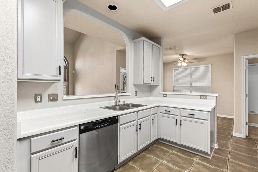 Building Photo - 419 Coyanosa Falls