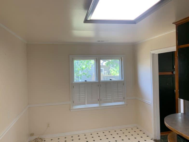 Building Photo - 533 E 9th St