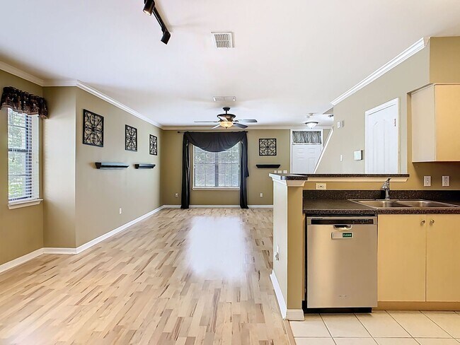 Building Photo - 2 Bedroom 2 Bathroom Townhome is Siena at ...